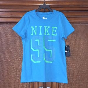 💗 NIKE SPORTS 💗 COLLECTION SUPER CUTE STYLISH KIDS T-SHIRT .